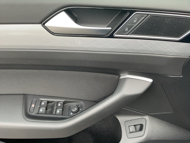 VW  Passat Variant 2.0 TDI Business NAVI+LED LICHT+K,