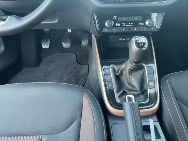 SKODA Fabia 1.0 TSI Selection LED LICHT+KLIMAAUT+KAMER,