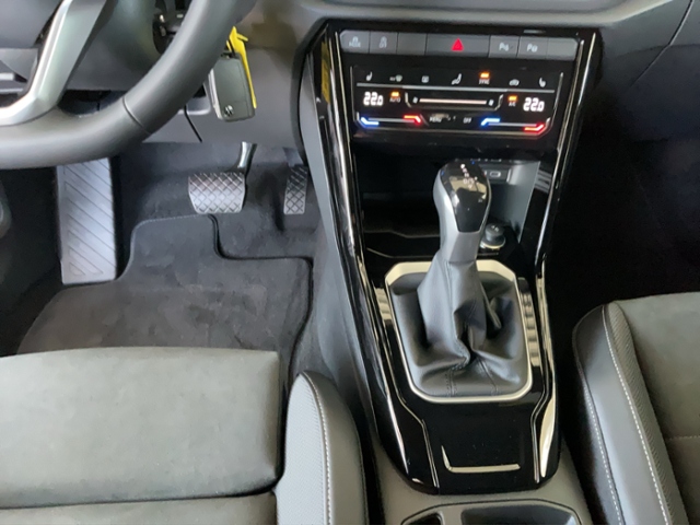 VW T-Roc 2.0 l TDI DSG Style AHK+KAMERA+ACC+BLACK S,