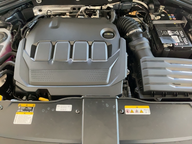 VW T-Roc 2.0 l TDI DSG Style AHK+KAMERA+ACC+BLACK S,